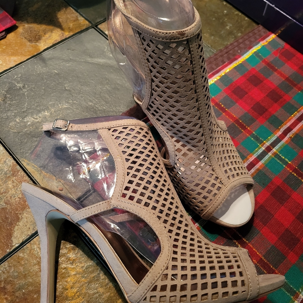 Size 10 Madden Girl